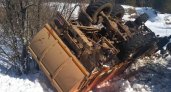 В Кировской области опрокинулся КамАЗ