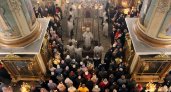 Сотни кировчан посетили Пасхальную службу в Свято-Успенском кафедральном соборе