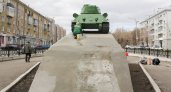 Танк на Октябрьском проспекте в Кирове приводят в порядок