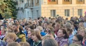 В Кирове сотни горожан собрались, чтобы спеть военные песни