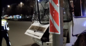 В Кирове на Комсомольской площади автобус врезался в бетонный столб