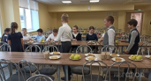 Александр Соколов ответил на жалобы кировчан на еду в школьных столовых
