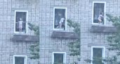 В Кирове маленький ребенок гулял по карнизу на 8 этаже