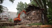 В Кирове не огородили территорию, на которой сносят аварийный дом
