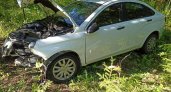 На трассе в Кировской области пьяный 72-летний водитель LADA Vesta въехал в дерево