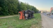 В Кирове на улице Ленина перевернулся КАМАЗ