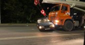 В Кирове автокран протаранил легковушку