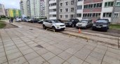 В Кирове во дворе дома на улице Мостовицкой женщина на Land Rover сбила ребенка