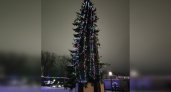 "Позор для города": жители Омутнинска обсуждают внешний вид главной городской елки 