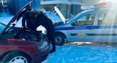Напоили чаем и привезли детали: кировские полицейские помогают водителям в мороз