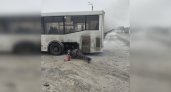 "Всем было все равно!": кировчанам пришлось тушить дымящийся рейсовый автобус 