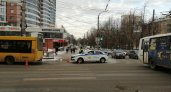 17-летняя кировчанка попала под колеса автобуса в центре города