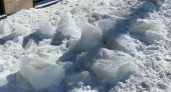 "Глыба могла обвалиться прямо на меня": лед упал в сантиметрах от кировчанки