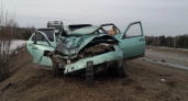  В Кировской области столкновение с грузовиком превратило ВАЗ в груду металла