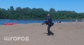 Задохнулся в песке: на городском пляже в Кировской области погиб ребенок