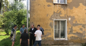 Жизнь жильцов и рабочих встала под угрозу: в Кирове приостановили капитальный ремонт дома