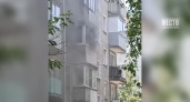 В Кирове загорелась квартира на Мопра: при тушении пожара едва не погиб сотрудник МЧС
