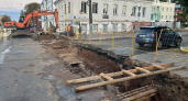 Проблемный подрядчик: на Преображенской незаконно перекопали дорогу, вскрыв новый асфальт