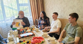 Александр Соколов встретился с семьей, воспитавшей братьев-героев СВО