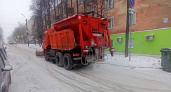 Глава администрации Кирова напомнил, что парковка машин вдоль дорог мешает уборке снега