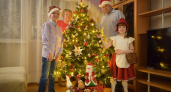 Жители Кировской области всей семьей наряжают елки: за соблюдение традиции можно получить приз