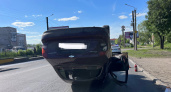 В Кирове на улице Ломоносова Chevrolet Lanos перевернулся после тройного ДТП