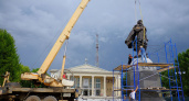 В Кирове началась установка памятника Александру Невскому