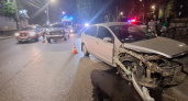 В Кирове на Октябрьском проспекте столкнулись две иномарки, есть пострадавший