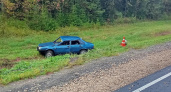 В Кирове на Победиловском тракте ВАЗ вылетел с дороги и перевернулся