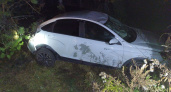 В Куменском районе Lada Vesta въехала в дерево и опрокинулась: двое пострадавших