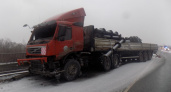 На трассе в Орловском районе фура протаранила ограждение: водитель погиб
