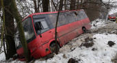 Автобус с 10 пассажирами вылетел с дороги на Слободском тракте в Кирове