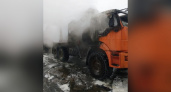 На трассе в Слободском районе лесовоз загорелся во время движения