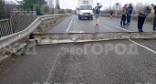 "Показалось, что земля уходит из-под машины": кировчанин рассказал, что мост через Молому "треснул" на его глазах