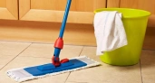 Мою полы раз в неделю армейским способом - только так уходит вся грязь