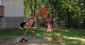 В Верхнекамском районе 12-летний ребенок получил травму ноги из-за неисправных качелей