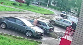 Двойное фиаско угонщика-нудиста в Кирове попало на запись камеры видеонаблюдения