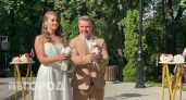 “Бронировали дату за полгода”: кировская пара о торжественном бракосочетании в День семьи, любви и верности в Александровском саду