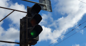 В Кирове на улице Павла Корчагина установили светофор и перенесли остановку