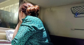 "Чуть со стыда не сгорел!": пассажир уснул в купе без штанов - на утро соседнее место заняла молодая попутчица