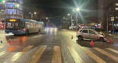 В Кирове 21-летняя девушка на Lada получила травмы, протаранив городской автобус