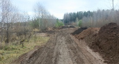 Дорогу к единственному действующему кладбищу под Кировом начали засыпать землей