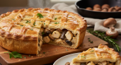 Безумно вкусный пирог с курицей и грибами - домашние "слопают" со скоростью света: даже остыть не успеет