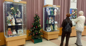 "Елочные истории": в Кировской диораме открылась выставка новогодних елок разных эпох
