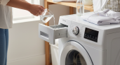 Стакан на стирку - и одежда безупречно белая: секрет от прачки, что нужно добавить в стиралку вместе с порошком