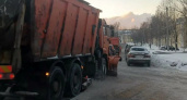 Власти Кирова объяснили, почему на дорогах и тротуарах стало больше соли и грязи