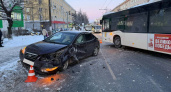 В Кирове двое пострадали в ДТП, вызвавшем большие пробки на улице Владимирской