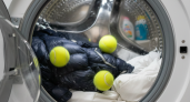 Не поверил, пока не попробовал: теперь всегда кладу теннисные мячики в стиралку - и вот почему