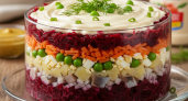 Первая не селедка и не картошка: как правильно чередовать слои в салате "Сельдь под шубой" - получается еще вкуснее