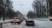 Серия ДТП возле Старого моста вызвала транспортный коллапс в центре Кирова